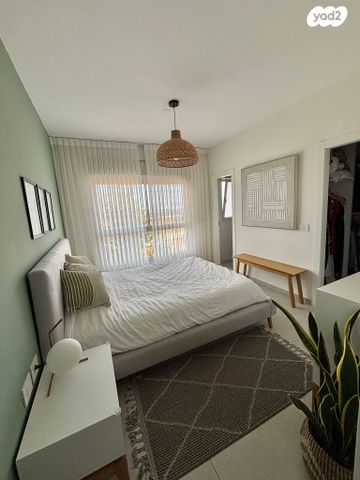 דירה, הפלמ"ח, קדימה צורן