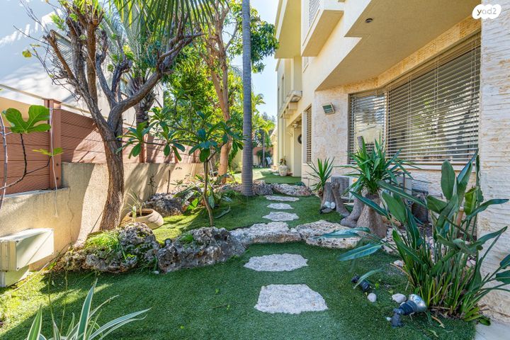 דו משפחתי, ברקת, אבני חן, קיסריה