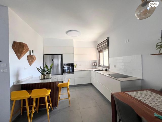 שקמים ואגמים