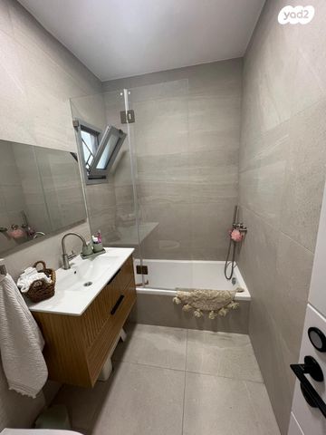 דירה, נפתלי הרץ אימבר 7, צפון מזרח מרכז העיר, נתניה