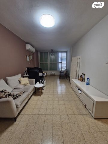 דירה, המלכים 12, ד' / מערב מרכז העיר, רחובות