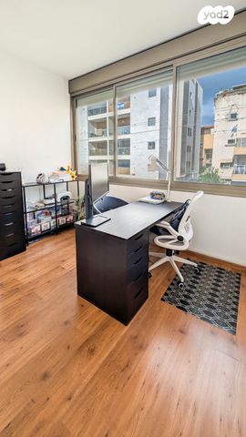 דירה, א.ד. גורדון 10, מוצקין הותיקה, קרית מוצקין