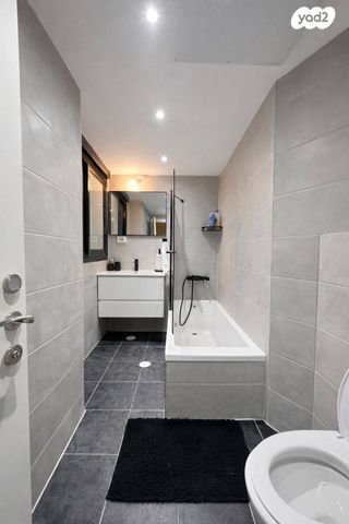 דירה, מעפילי אגוז, נווה חן, תל אביב יפו