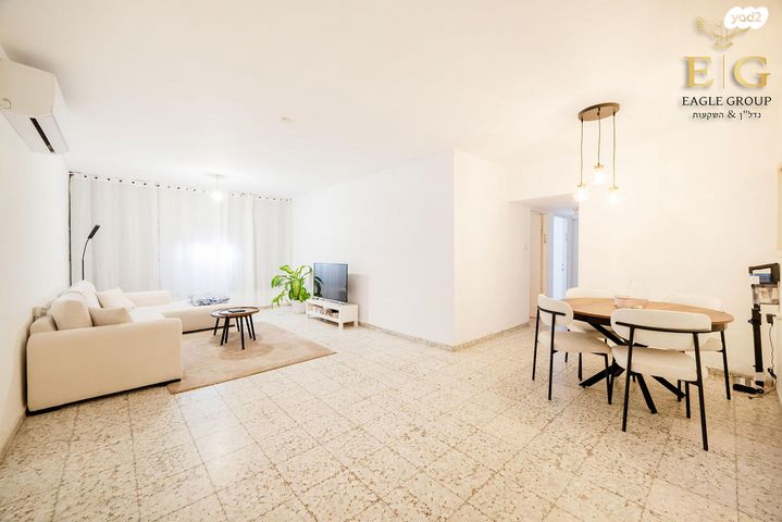 דירה, רחל הרשנזון, רחובות