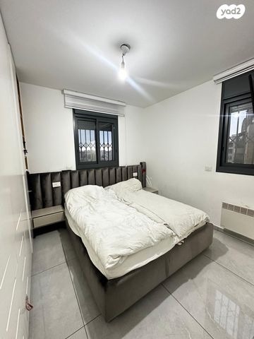 דירה, פרופ' יום טוב עסיס, ירושלים