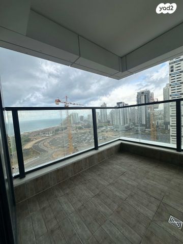 דירה, יהורם גאון, דרום חדש, פארק הים, בת ים