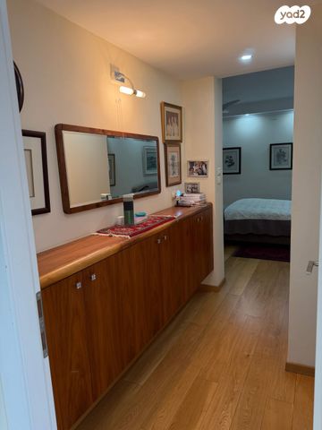 גג/ פנטהאוז, המגינים, מודיעין מכבים רעות