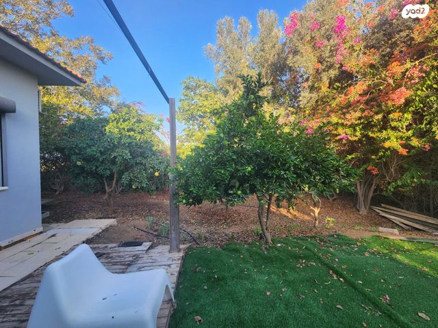 משק חקלאי/ נחלה, השקד, שדה צבי, שדה צבי