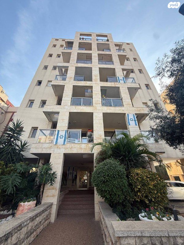 קיבוץ גלויות 18