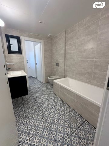 דירה, יהורם גאון, דרום חדש, פארק הים, בת ים