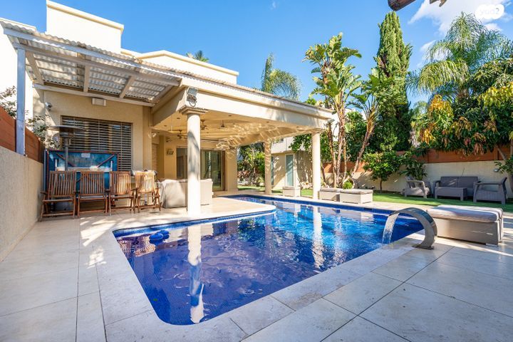 דו משפחתי, ברקת, אבני חן, קיסריה