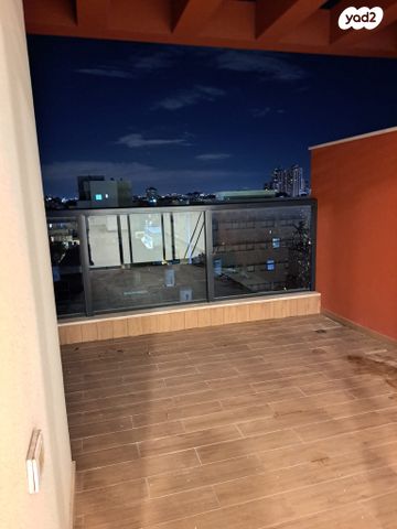 דירה, נתן ברניצקי, רמז, מערב ותיק, ראשון לציון