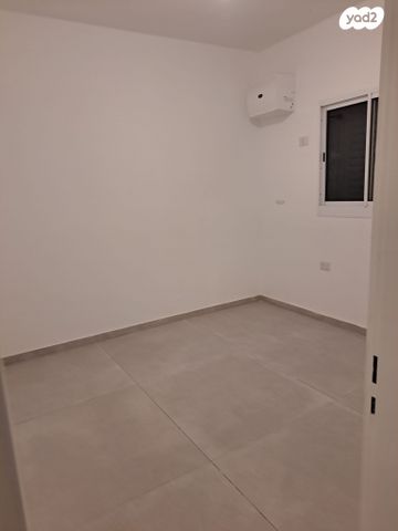 דירה, נתן ברניצקי, רמז, מערב ותיק, ראשון לציון