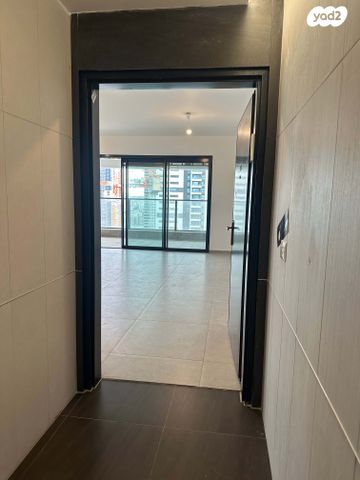 דירה, יהורם גאון, דרום חדש, פארק הים, בת ים