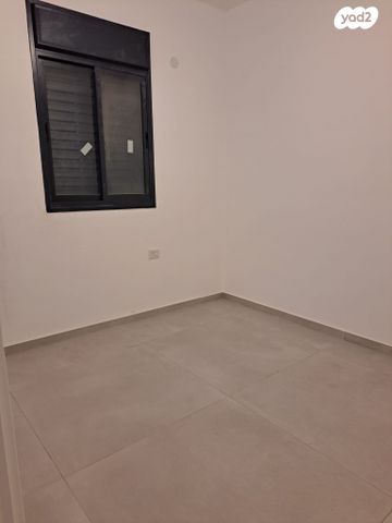 דירה, נתן ברניצקי, רמז, מערב ותיק, ראשון לציון