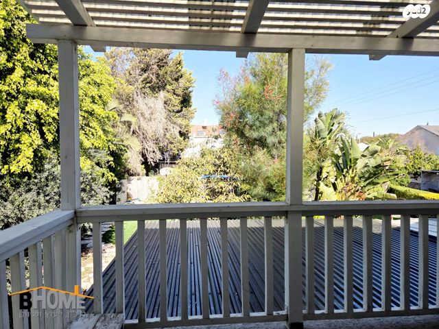 דו משפחתי, צורן, קדימה צורן