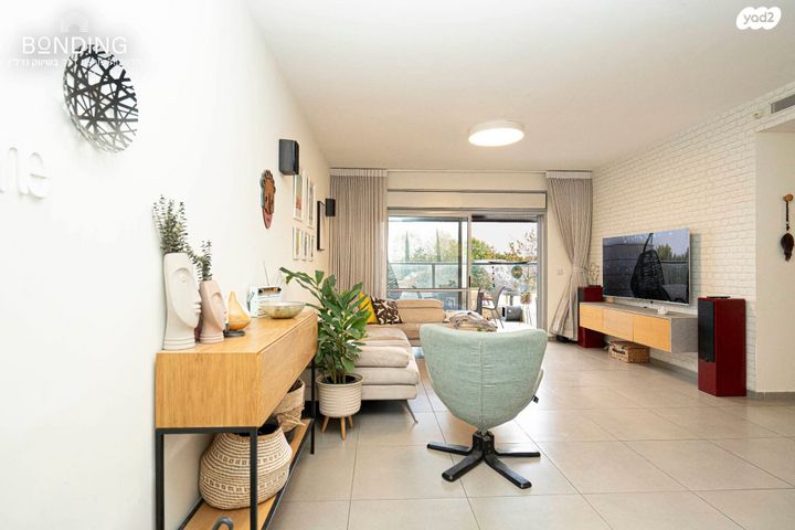 דירה, רמת אמיר, קדימה צורן