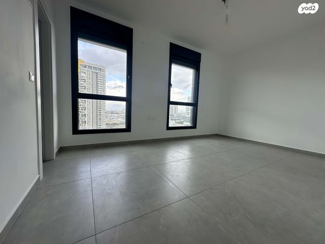 דירה, יהורם גאון, דרום חדש, פארק הים, בת ים