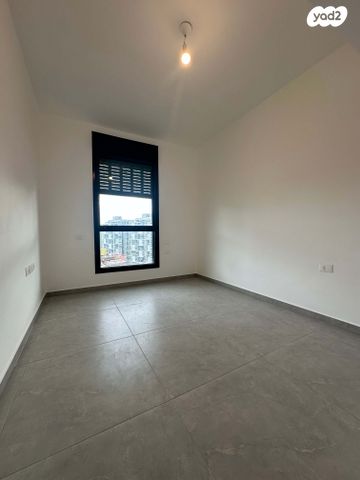 דירה, יהורם גאון, דרום חדש, פארק הים, בת ים