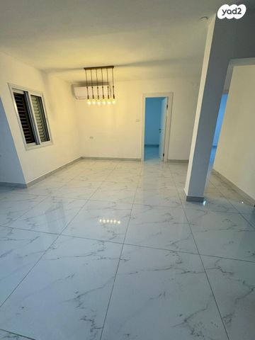 דירה, מלכי ישראל, דימונה