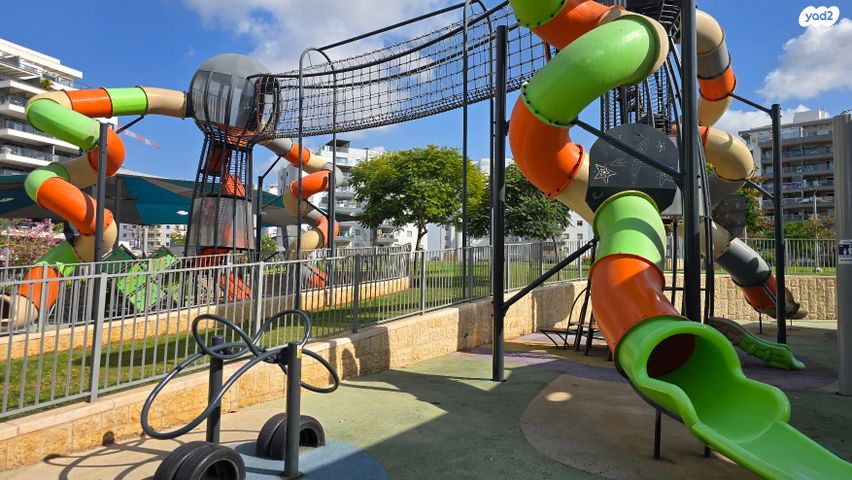 דירה, אהבת אדם, שרונה, כפר יונה