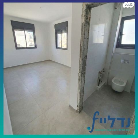 טריפלקס, תלמוד בבלי 8, בית שמש