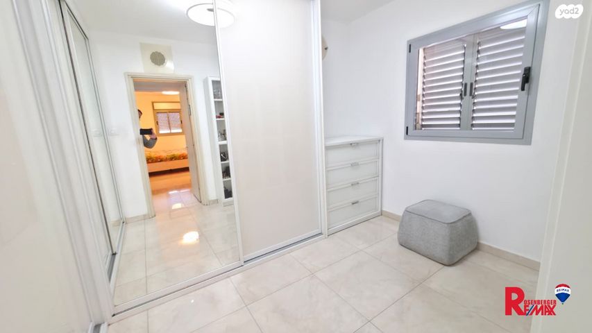 דירה, הדס 22, קרית אילון, חולון