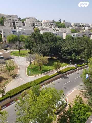 דירה, הפרחים, מודיעין מכבים רעות