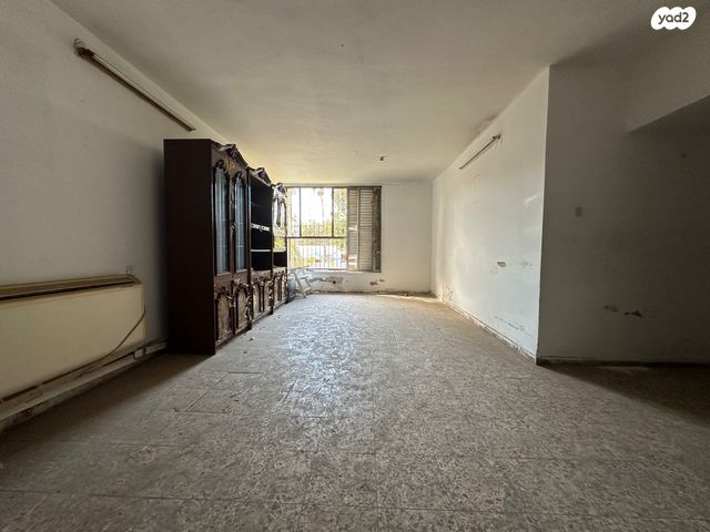 ד"ר אברהם אליהו הרכבי 19