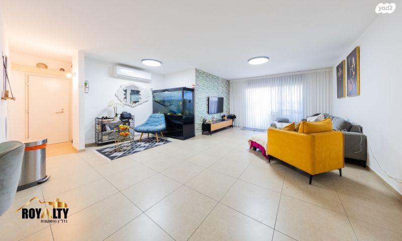 דירה, אחיה השילוני, פסגות אפק, ראש העין