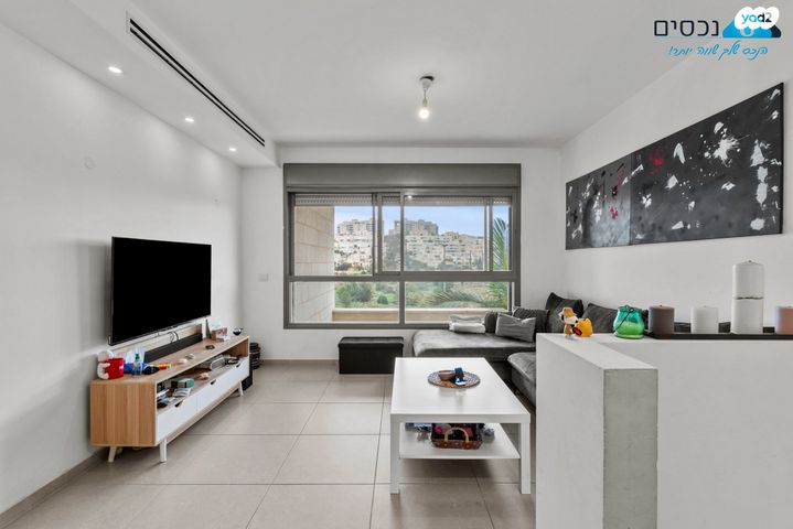 דירה, דוכיפת, הציפורים, מודיעין מכבים רעות