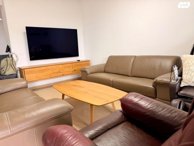 דירה, החרוב, טירת כרמל