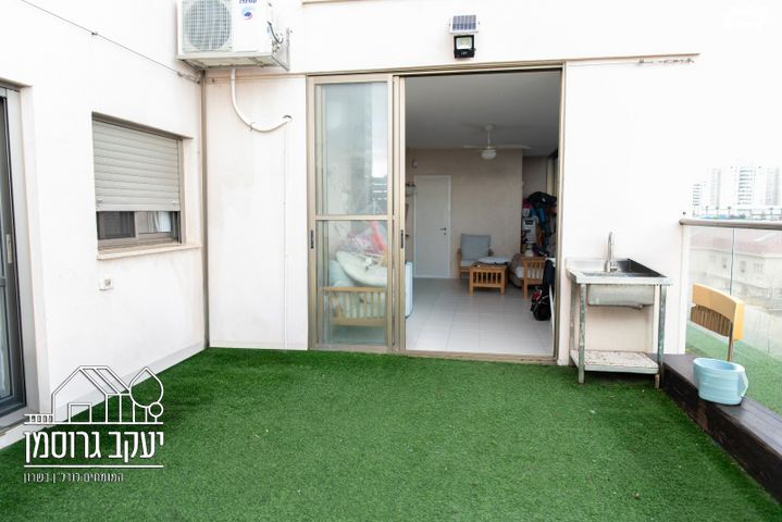 דירה, צור יצחק, צור יצחק