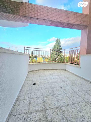 דירה, אבינועם ילין, פתח תקווה