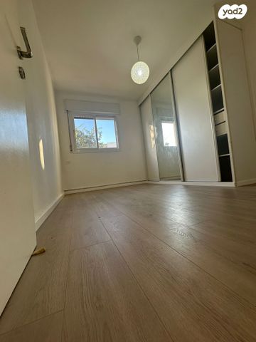 דירה, הרצליה