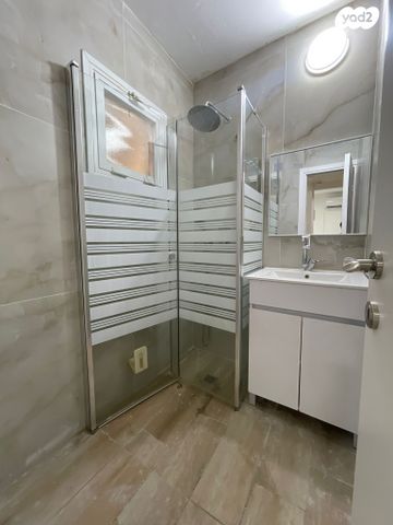 דירה, איינשטיין 12, מרכז העיר, קרית אתא