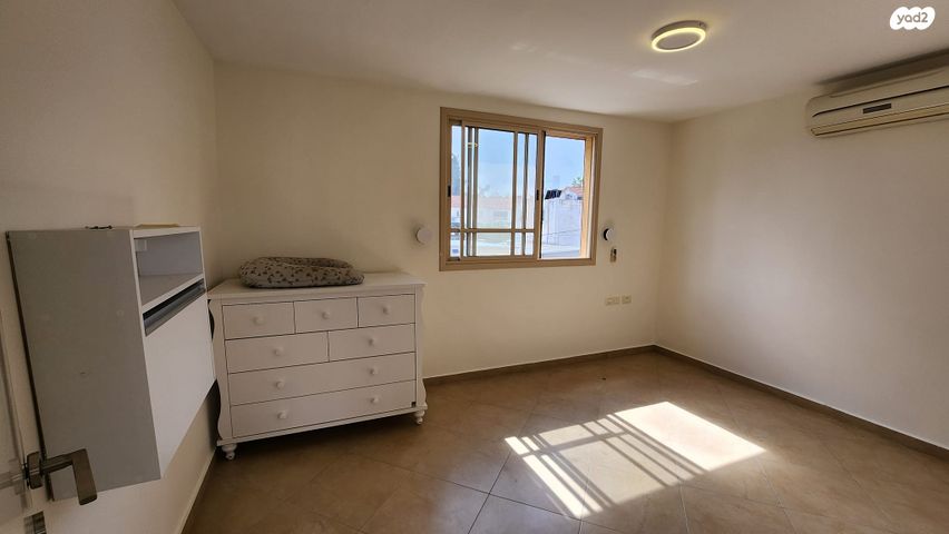 גג/ פנטהאוז, אלברט איינשטיין, ממשלתית, לוד