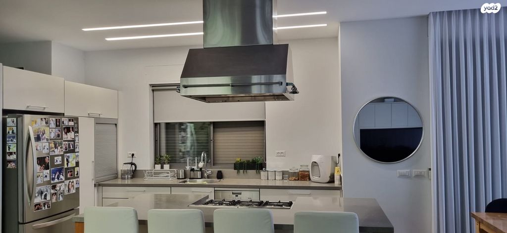 דו משפחתי, הר כתרון, צור הדסה