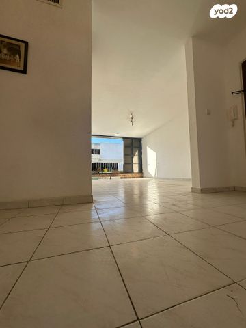 דירה, הרצליה