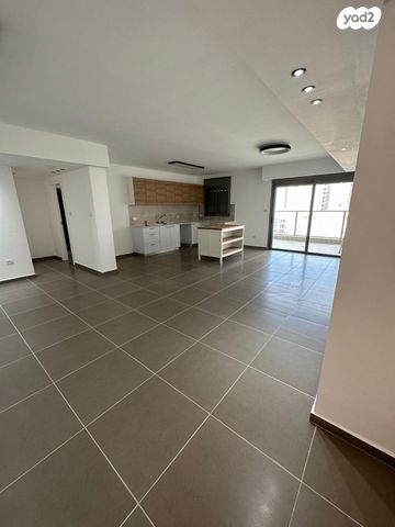 דירה, מפל התנור 13, שקמים ואגמים, אשקלון