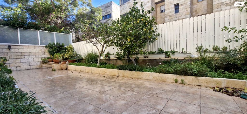 דירת גן, סיירת גולני, פסגת זאב, ירושלים