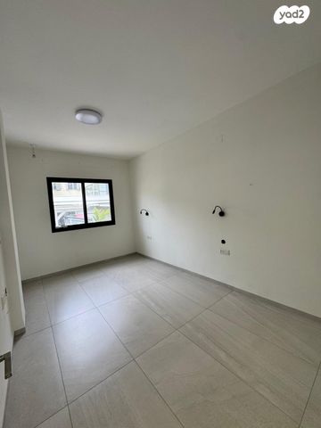 דירה, עץ השדה, אדמית / יערית, שלומי