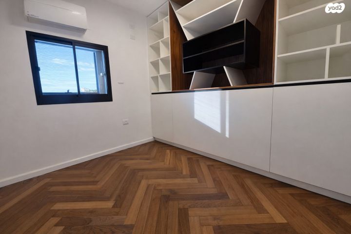 דירה, ליאונרדו דה וינצ'י 12, גני שרונה, קרית הממשלה, תל אביב יפו