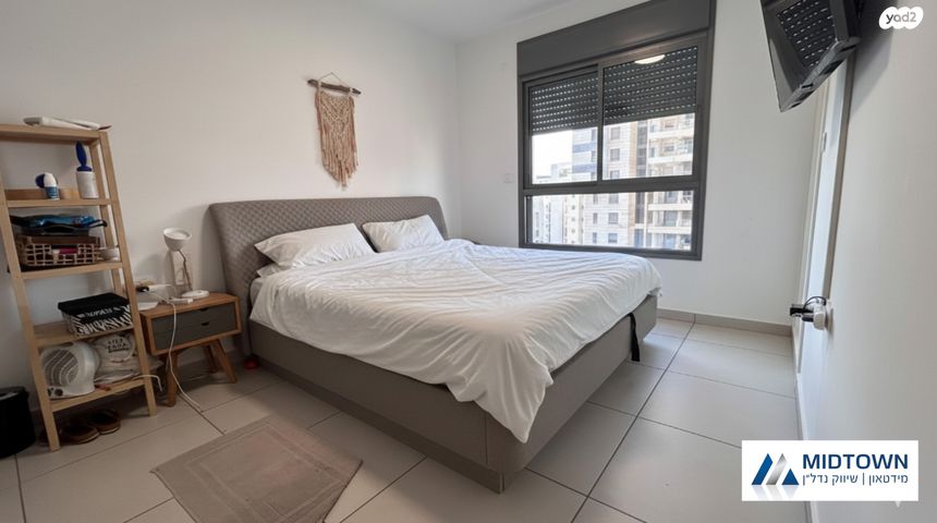 דירה, קרן המוסיקה, הזמר העברי, כפר סבא