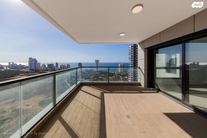 אמנון ליפקין שחק 