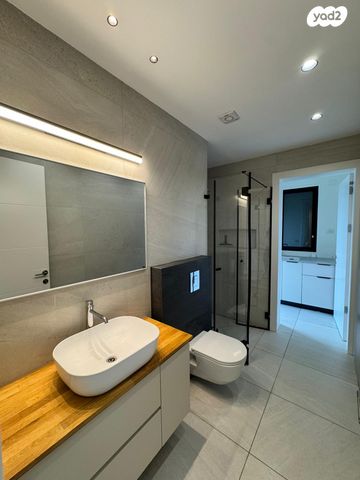 דירה, עץ השדה, אדמית / יערית, שלומי