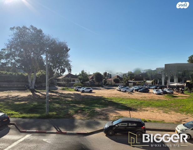 דו משפחתי, פרדס חנה כרכור