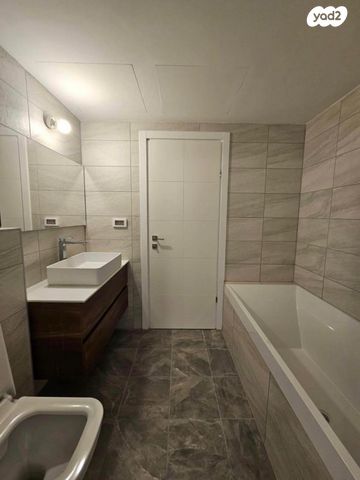 גג/ פנטהאוז, הרב הרצוג, צפון מערב מרכז העיר, נתניה