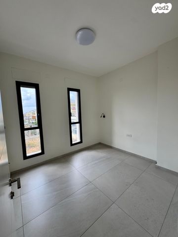 דירה, עץ השדה, אדמית / יערית, שלומי