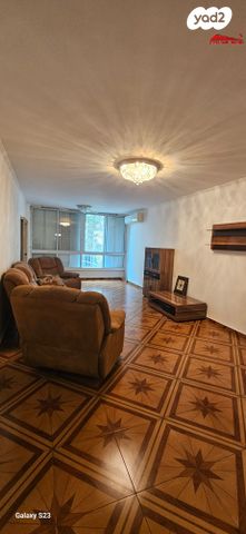 דירה, דבורה בארון, כצנלסון, ראשון לציון